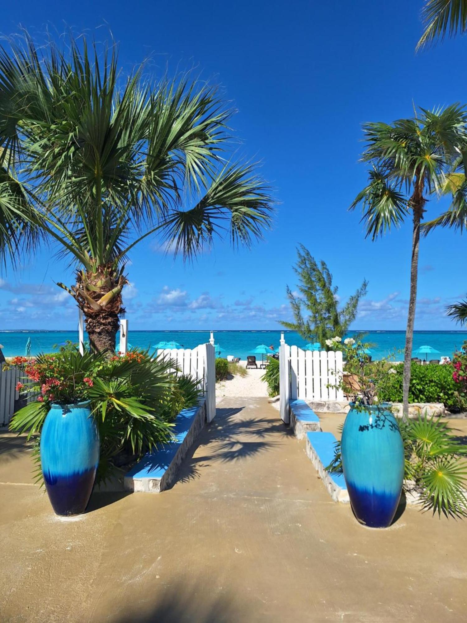 Sibonne Beach Hotel Grace Bay Exteriör bild