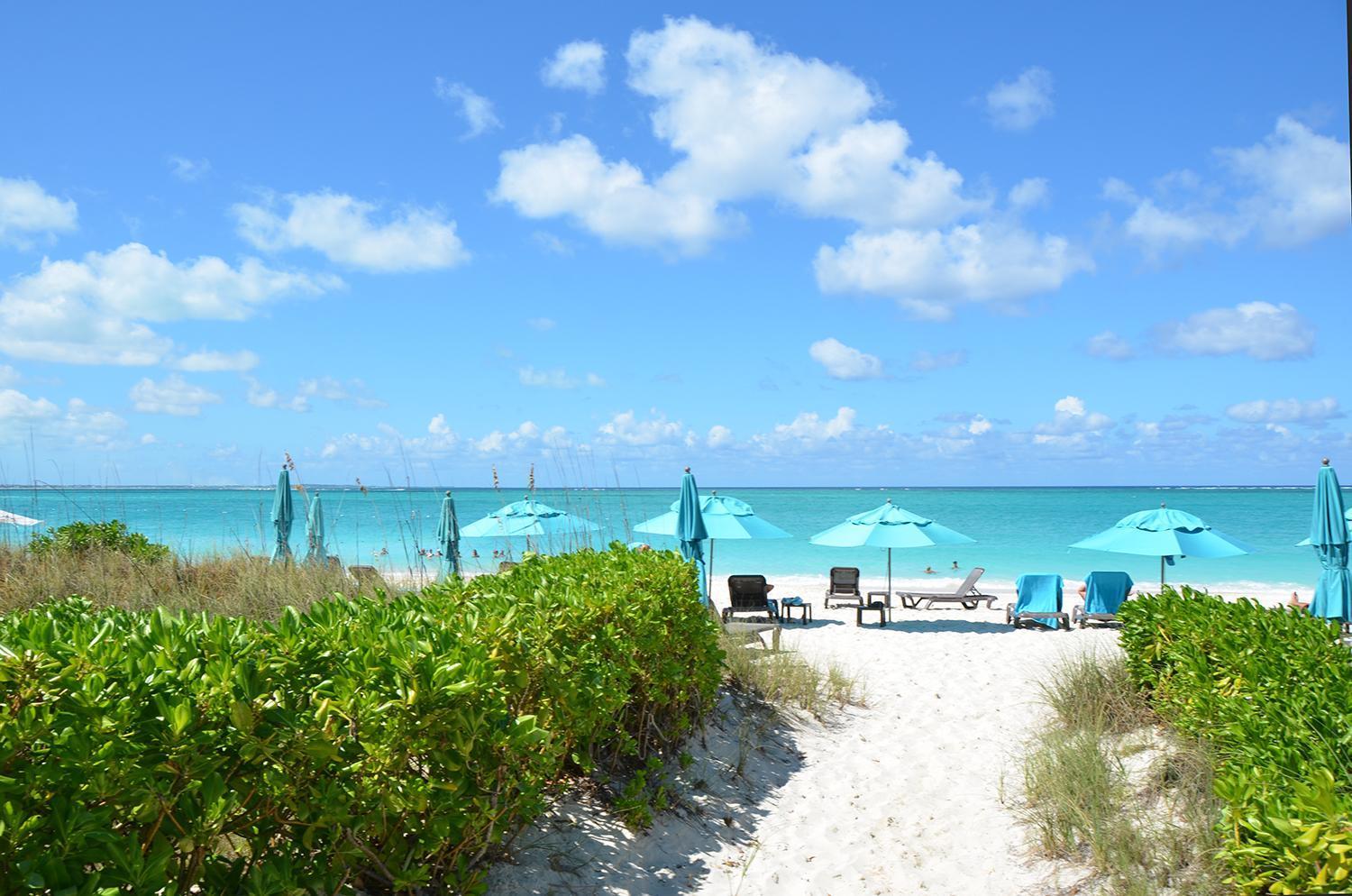 Sibonne Beach Hotel Grace Bay Exteriör bild