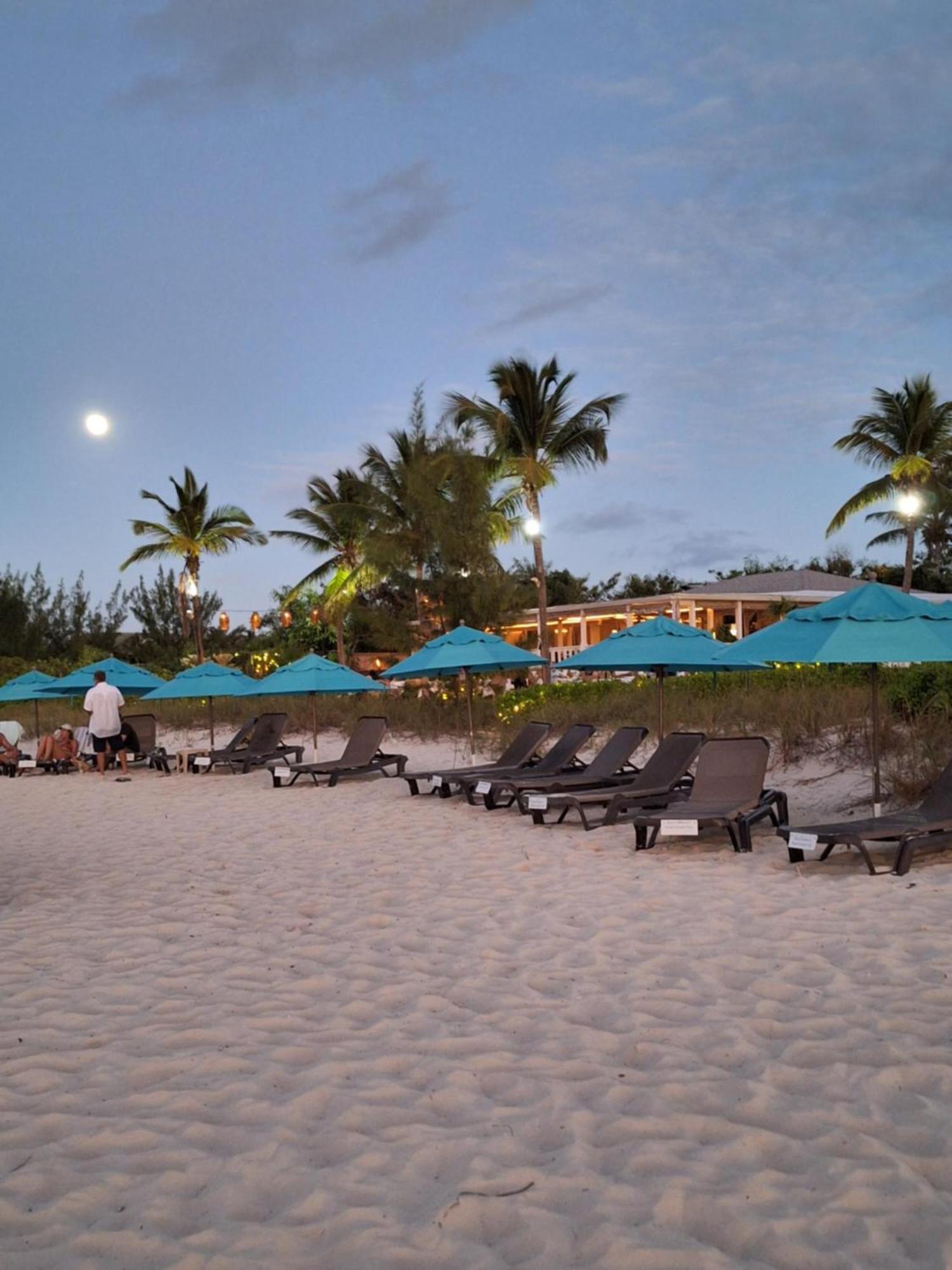 Sibonne Beach Hotel Grace Bay Exteriör bild