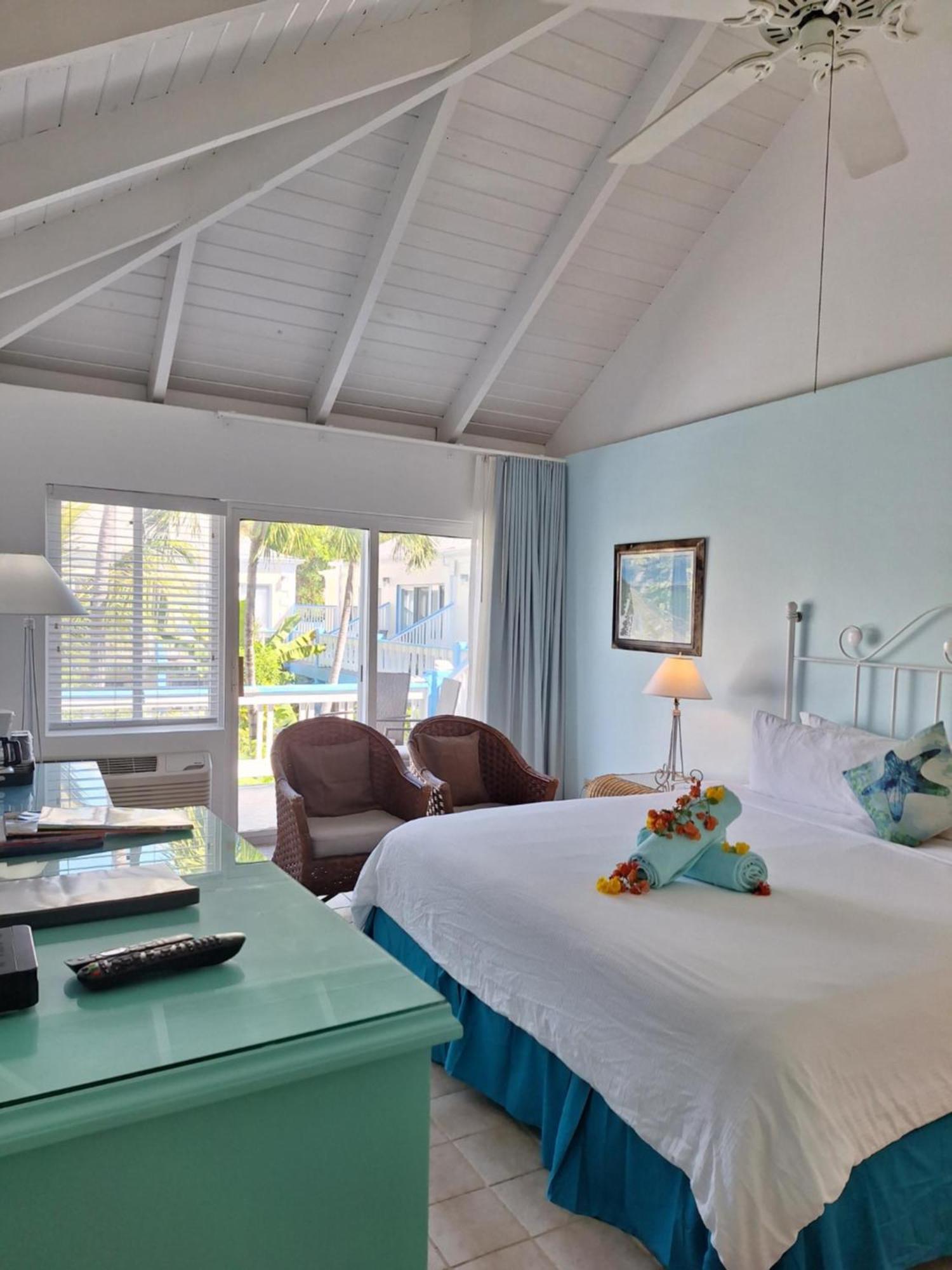 Sibonne Beach Hotel Grace Bay Exteriör bild