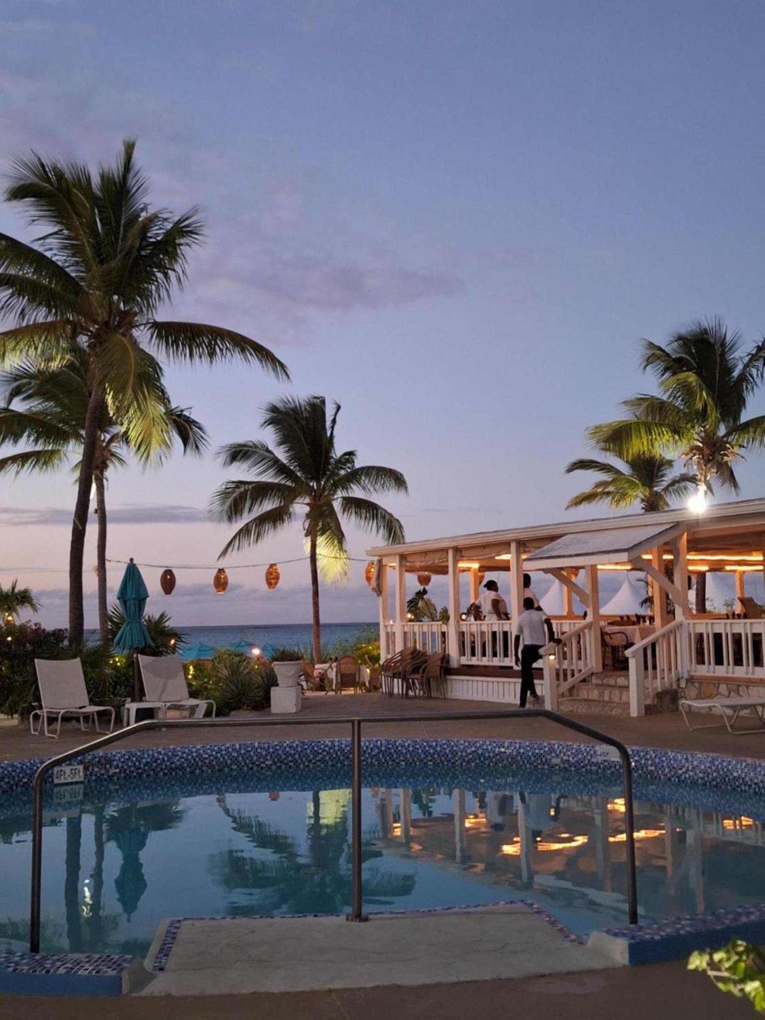 Sibonne Beach Hotel Grace Bay Exteriör bild