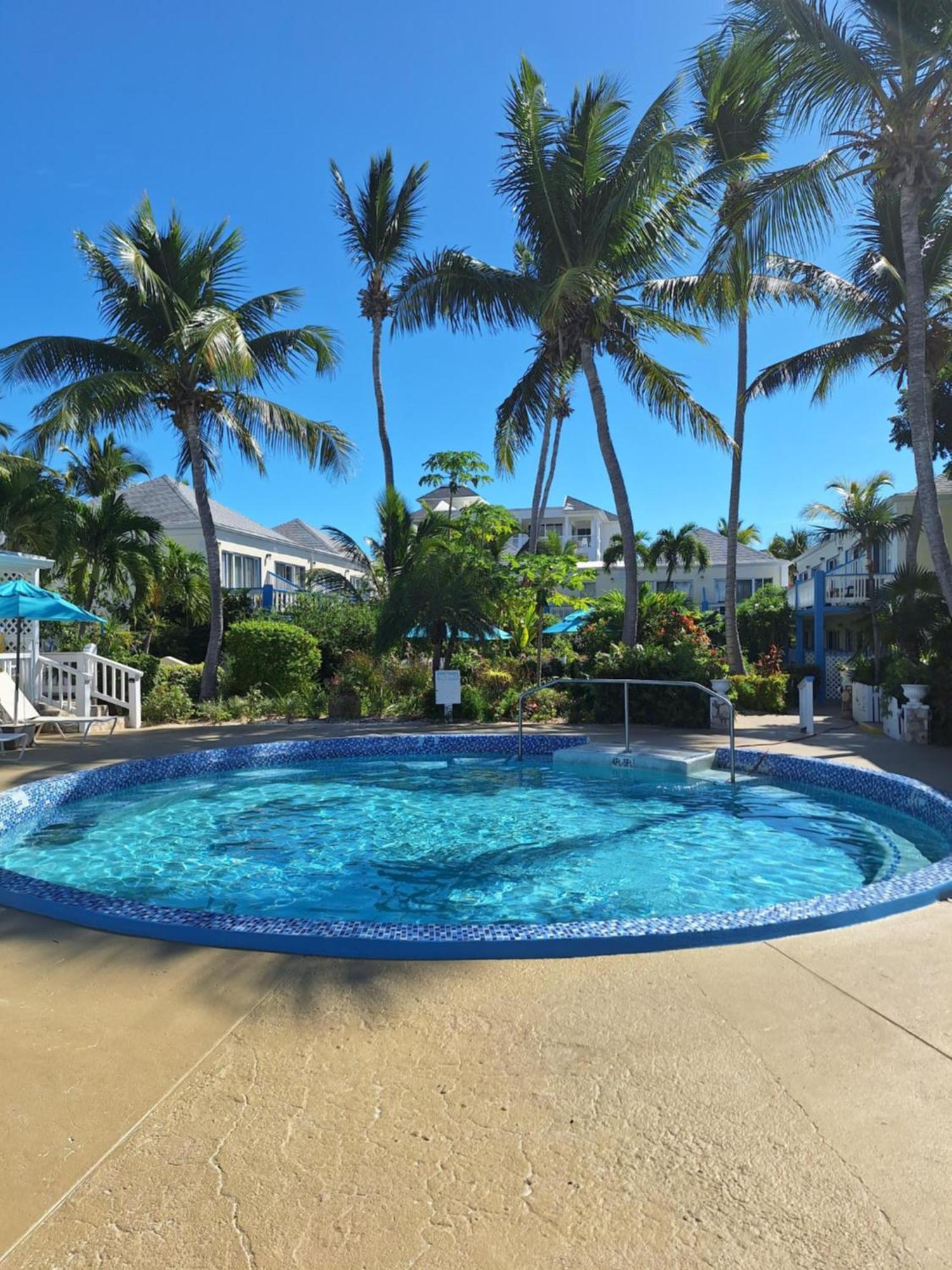 Sibonne Beach Hotel Grace Bay Exteriör bild