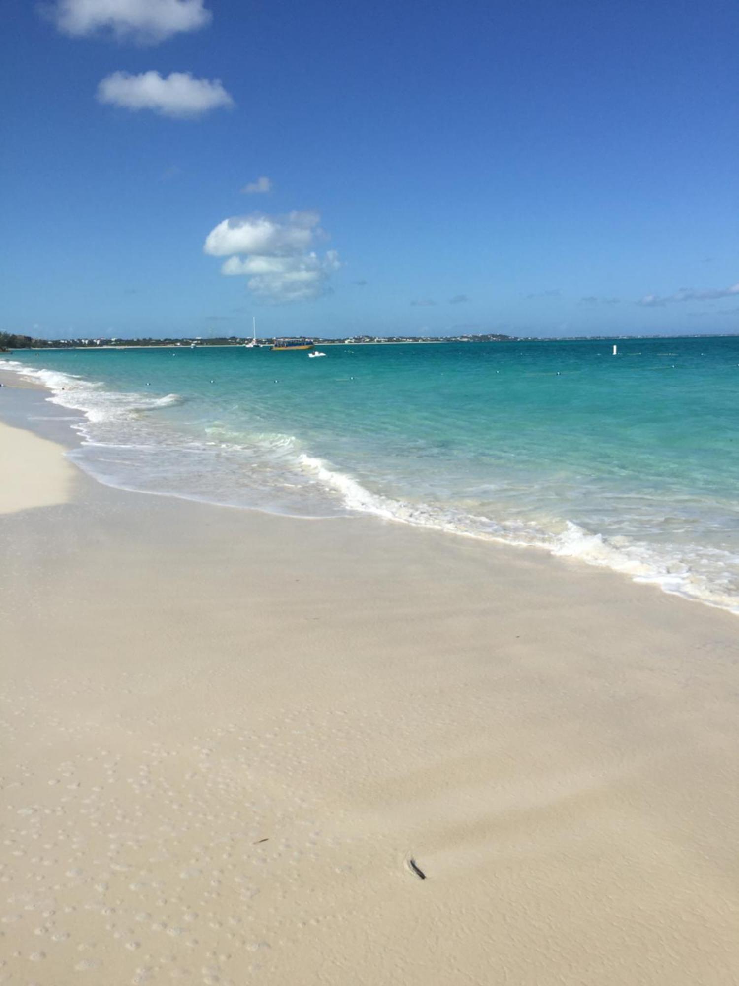 Sibonne Beach Hotel Grace Bay Exteriör bild