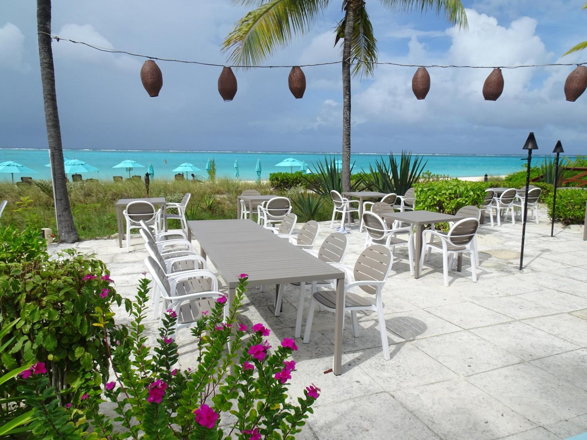 Sibonne Beach Hotel Grace Bay Exteriör bild